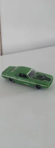 Miniatura de Ferro Dodge Challenger Verde - Hot whells Mattel