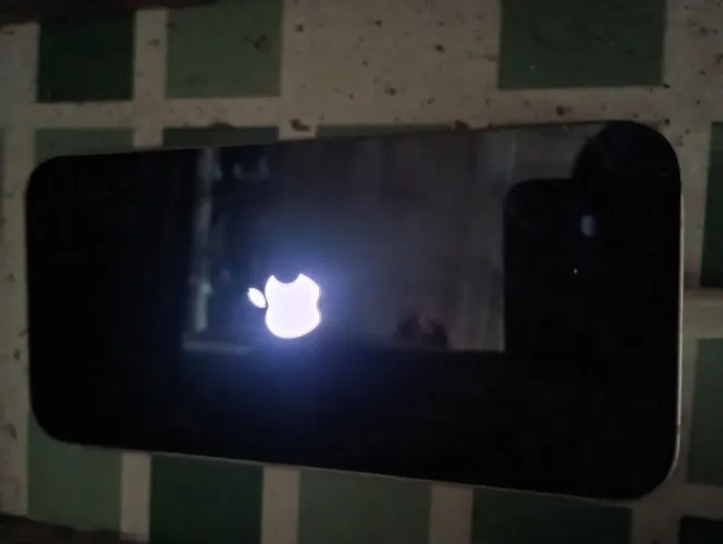 Iphone 13 PARA PEÇAS bateria inchada