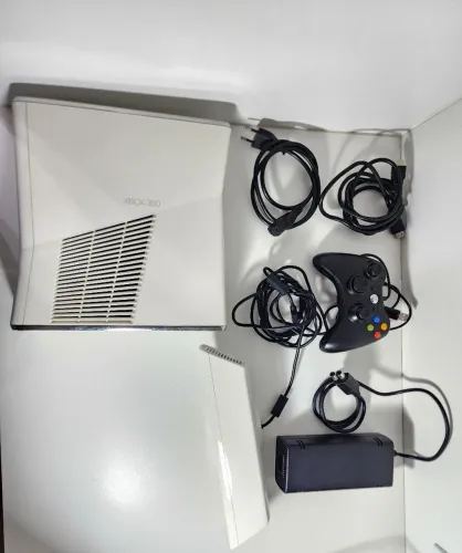 XBOX 360 - Special Edition Branco Cerâmico