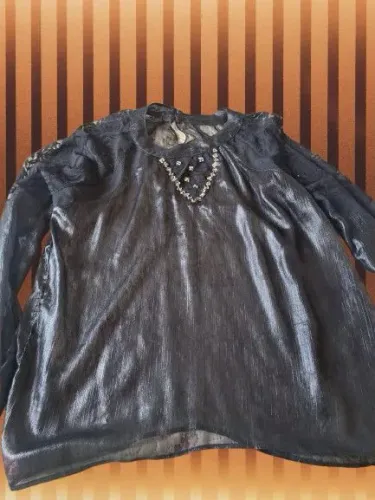 Blusa manga longa tecido transparente preta