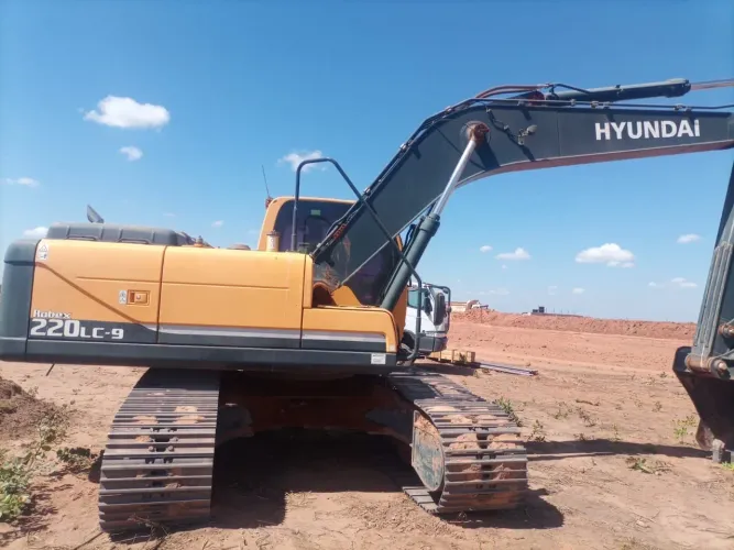Escavadeira Hyundai R220