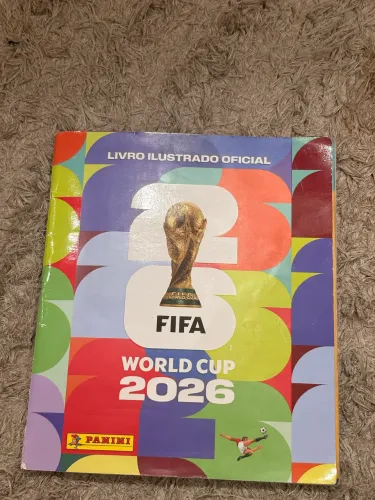 Álbun da copa 2026 capa mole com aproximadamente 451 figurinhas coladas