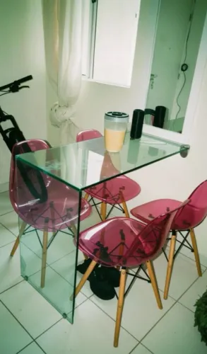 Mesa e cadeira