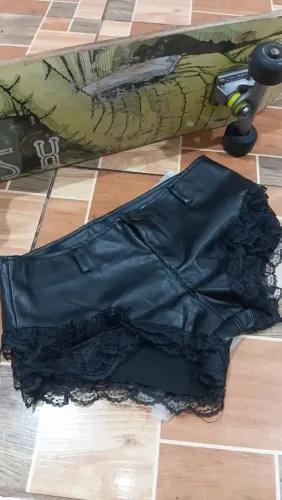 Shorts Gótico de Couro com caimento de rena Tamanho M/45