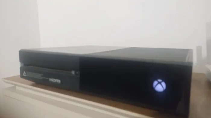 Xbox One + 1 Controle + 8 jogos