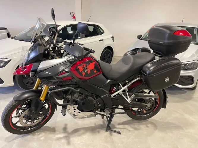 Suzuki V-Strom Dl1000 com 4 mil em acessórios