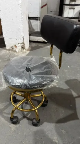 Cadeira Mocho Giratorio Preto Estrutura Dourada Estetica Salao