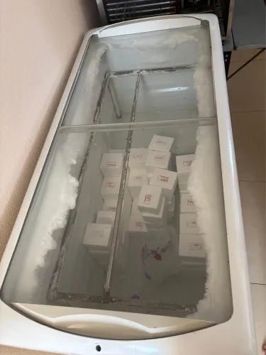Freezer Expositor Metalfrio Horizontal com Tampa de Vidro