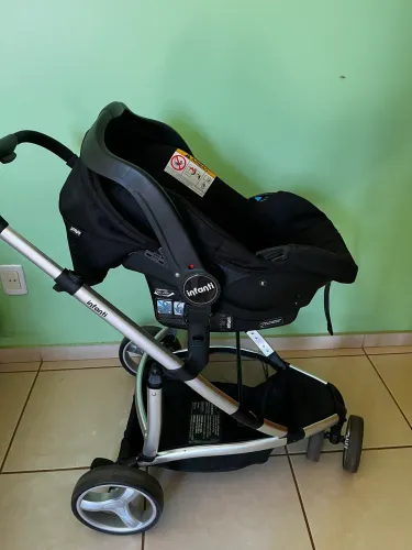 Carrinho Bebê Moisés Infanti - Mod. Sky 3 Rodas com Bebê Conforto + Base Isofix