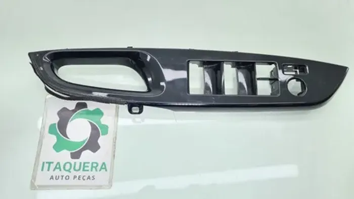 Moldura Botão Vidro Motorista Toyota Yaris 1.5 Ano 2021