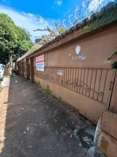 CASA COMERCIAL AMPLA COM 298M², NA RUA 15