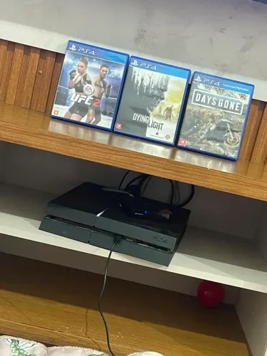 Vendo ps4 - 3 jogos + 1 controle
