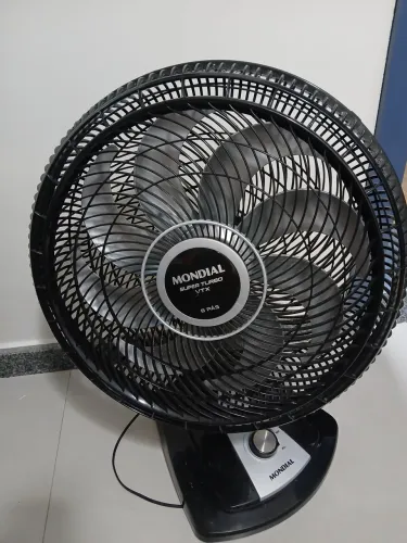 Ventilador grande Mondial funcionando