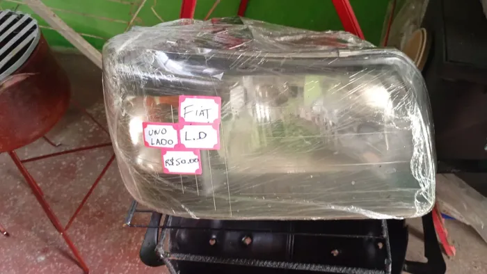 Farol Fiat uno lado direito