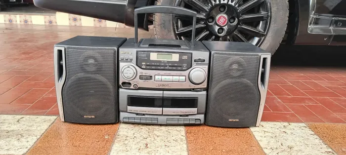 Rádio Aiwa Bomboox tudo funcionando