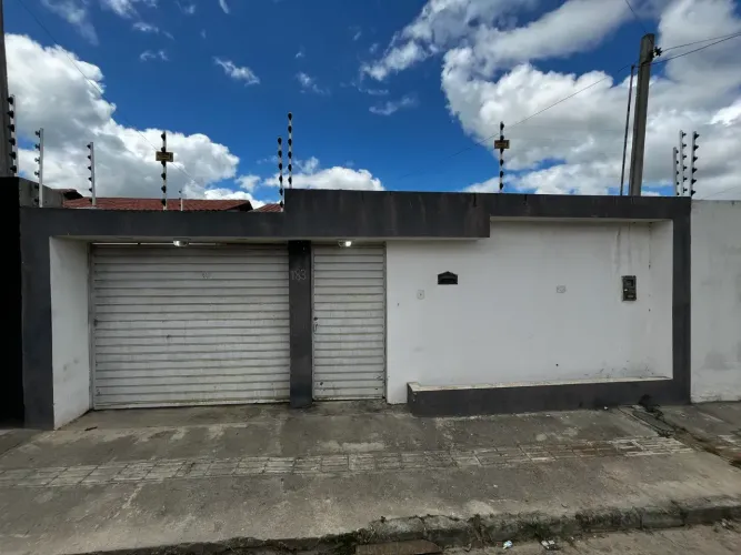 Imóvel para aluguel possui 90 metros quadrados com 2 quartos em Canafístula - Arapiraca - 