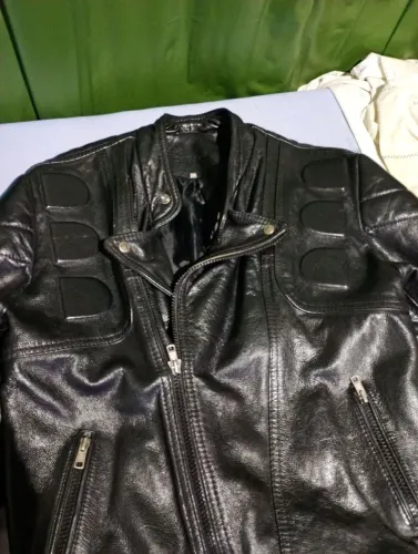 Jaqueta Masculina 100% Couro legítimo, tamanho G, Extremamente Conservada.