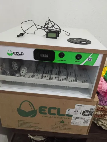 Vendo tua chocadeiras novas 70 ovos completa