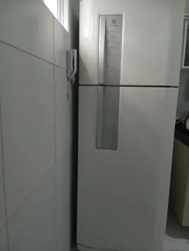 Vendo uma geladeira Eletrolux