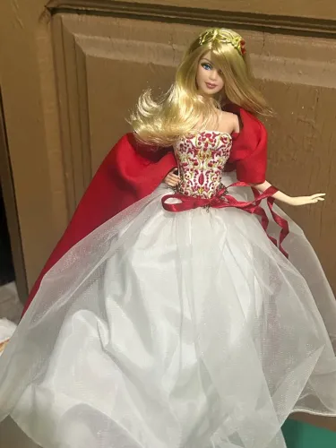 Barbie collector holiday 2010