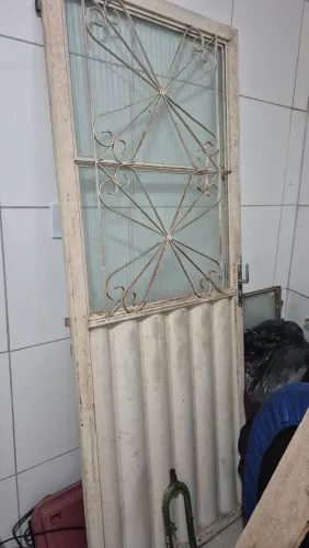 PORTA DE FERRO