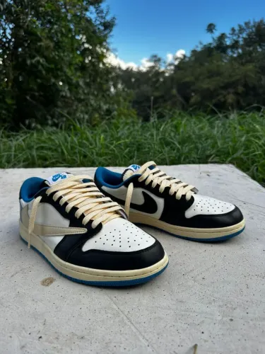Tênis Travis Scott x Fragment x Air Jordan 1 Low OG Military Blue, 40/BR (NEGOCIÁVEL)