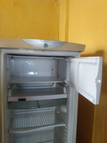 Geladeira Brastemp em bom estado. Buscar no local