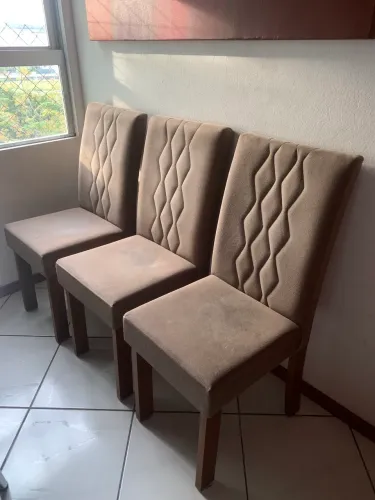 3 cadeiras estofadas