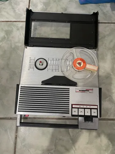 Gravador antigo telefunken fita de rolo 