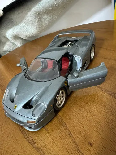 Ferrari F50 miniatura 1/18
