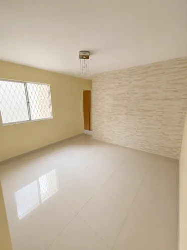 Apartamento reformado no Condomínio dos Ipês I, 2 quartos, 55m²
