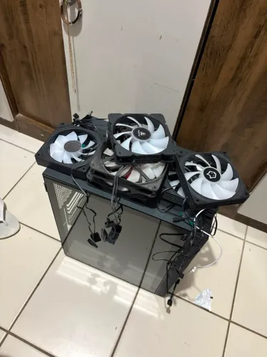Vendo gabinete com 10 fãn