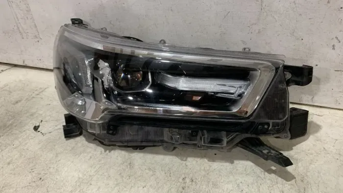 Farol direito hilux 2021 2022 2023 com led