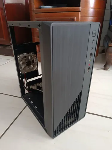 Gabinete de computador pequena gamer