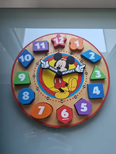 Relógio infantil educativo do Mickey.