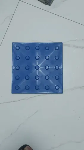 Piso moeda emborrachado 25x25 azul