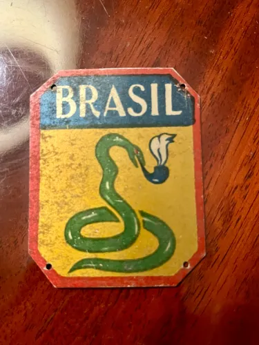 Distintivo metálico histórico ?latinha da FEB?