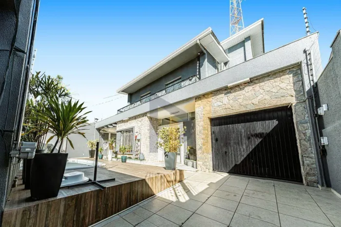 Casa com 2 dormitórios para alugar, 1 m² por R$ 14.904,84/mês - Cristo Rei - Curitiba/PR