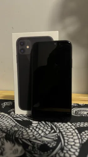 iPhone 11 Preto - Com Caixa - Liga, porém precisa trocar tela / Face ID off