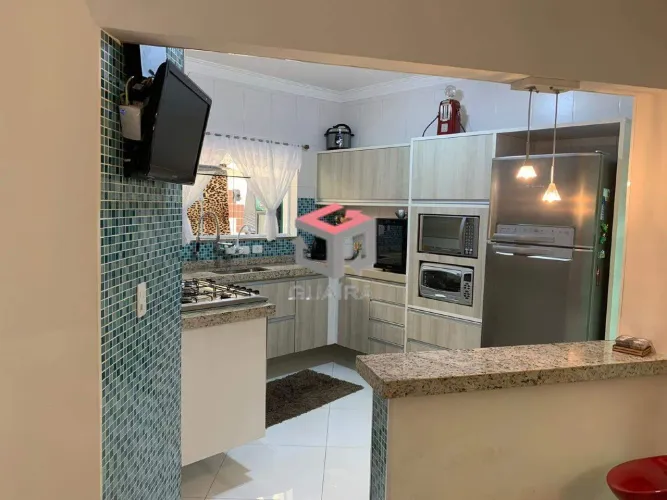 More em um lindo sobrado com apenas 12 anos e com acabamento de primeira linha!