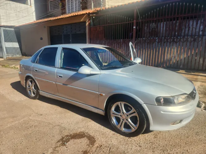 Chevrolet Vectra CD 2.2 16V / 2.0 16V Mec./aut. 2001