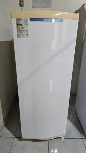 Geladeira usada, marca Cônsul.