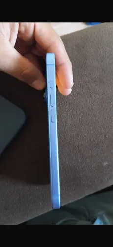 iPhone 16 de 128g,com 100% de bateria, ele tem caixa tbm, e tá novo ele