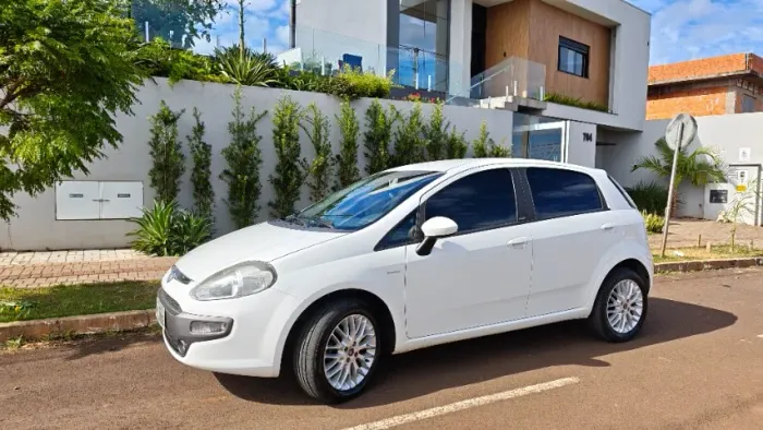 Fiat Punto Essence 1.6 Flex 16V 5P 2014