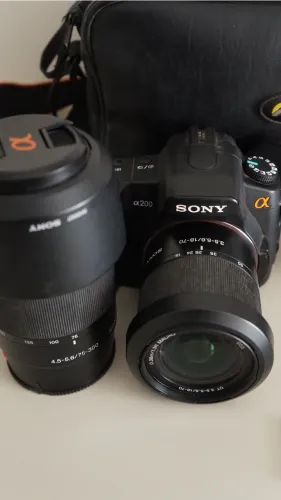 Câmera Sony a200 com duas Lentes Sony