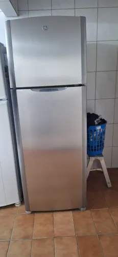 Geladeira General Eletro, dúplex frost free grande, turbo, porta latinha.