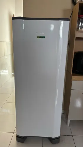 VENDO GELADEIRA ESMALTEC