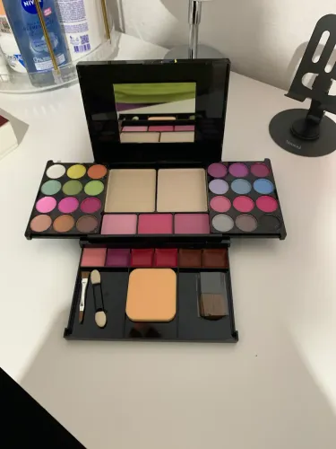 Paleta de sombras com 35 cores