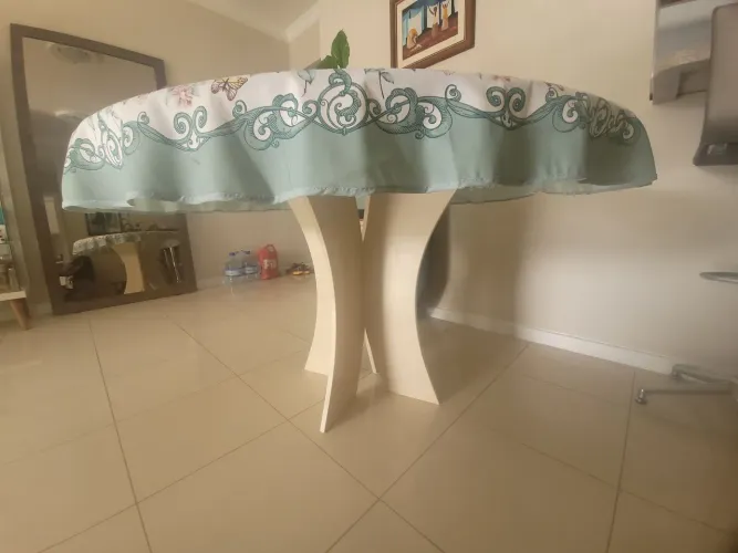 Linda Mesa de vidro 6 Lugares com base em travert