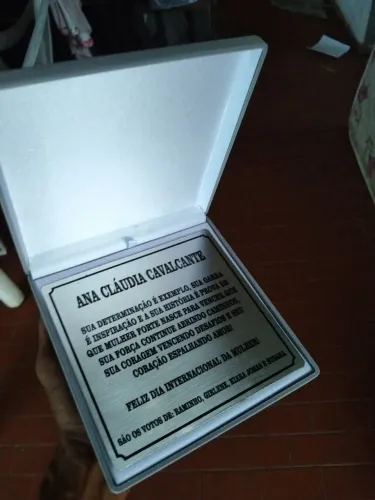 Fazemos placas de homenagem
